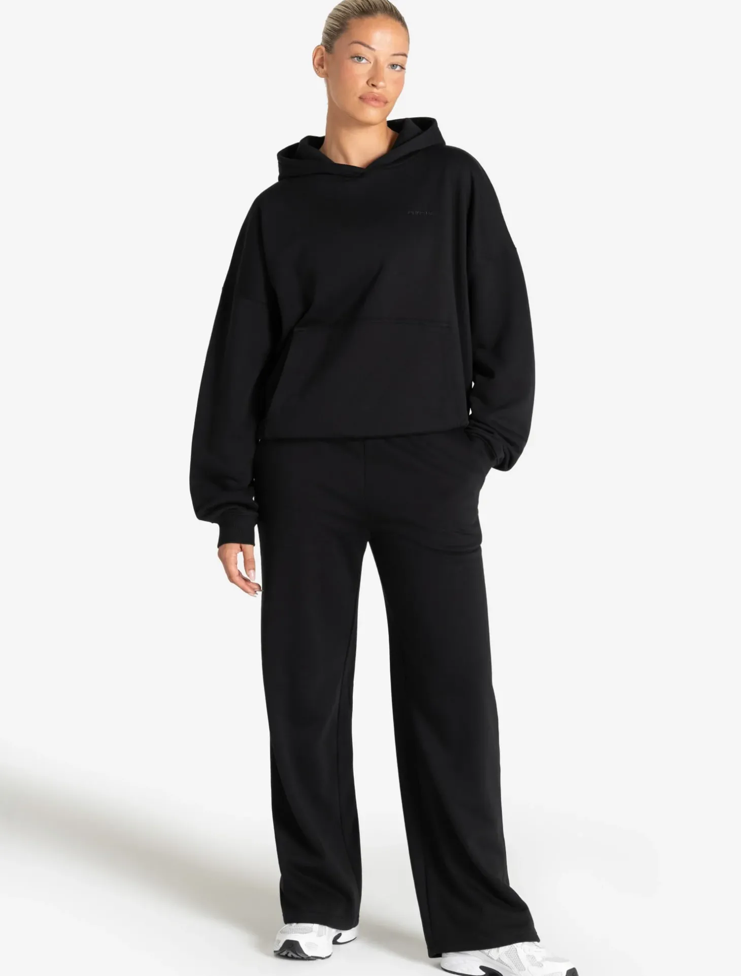 Core Hoodie Black